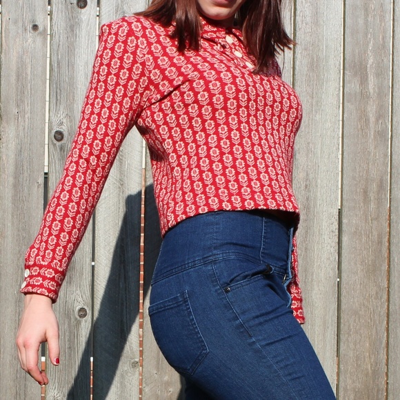 Vintage Red and White Floral Crop Top - Picture 2 of 5